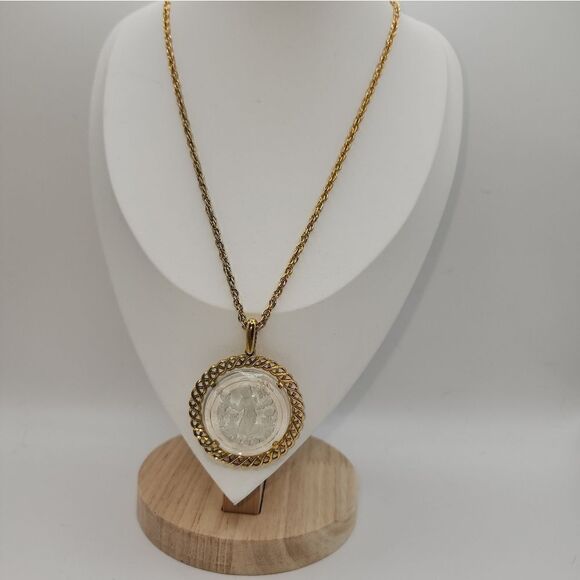 VTG. CROWN TRIFARI INTAGLIO VIRGO THE VIRGIN GOLD TONE TWISTED NECKLACE - Picture 3 of 10